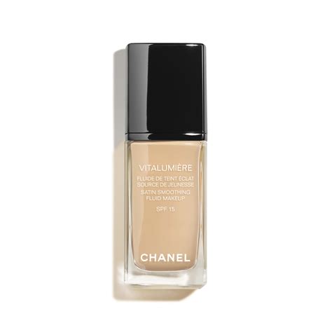 Chanel Vitalumiere Satin Fluid Makeup SPF 15 Swatches